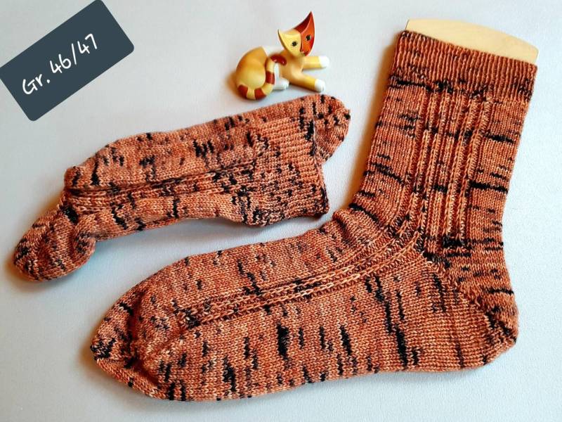 Handgestrickte Socken Gr. 46/47 von naehmaschinerie