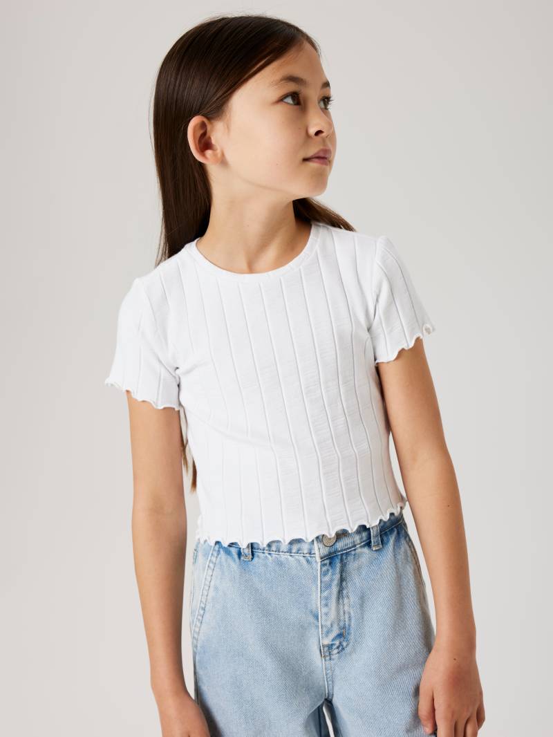 Name It Kurzarmshirt "NKFNORALINA SS CROP TOP NOOS" Baumwollmischung mit Stretch, gewellte Abschlüsse von name it