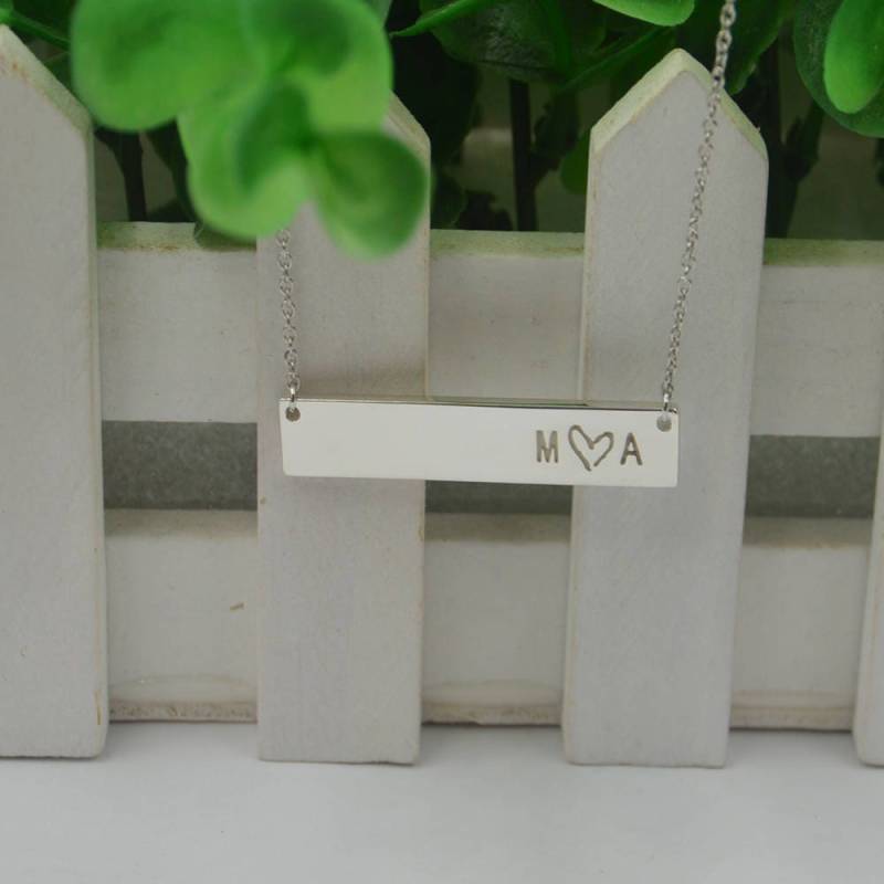 Herz Halskette-Initialen Bar Halskette Graviert Zwei Initialen-Weihnachtsgeschenk Für Geliebte, Schwester von nameJewelry