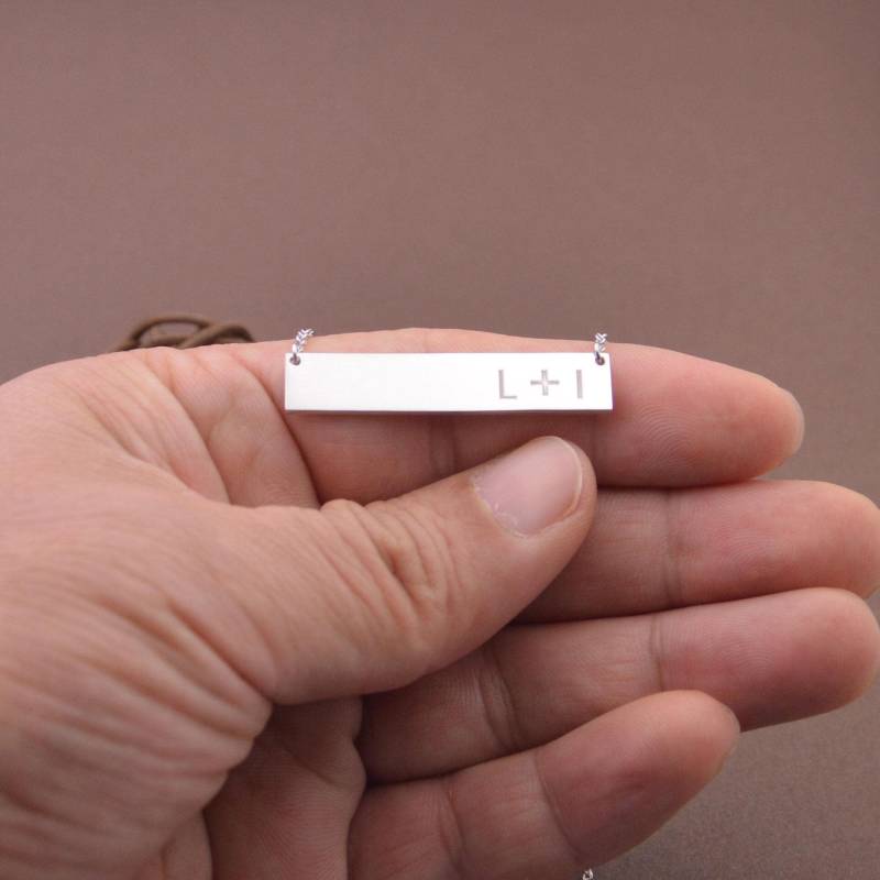 Monogramm Halskette, Hand Gestempelt Personalisierte Bar Schmuck von nameJewelry