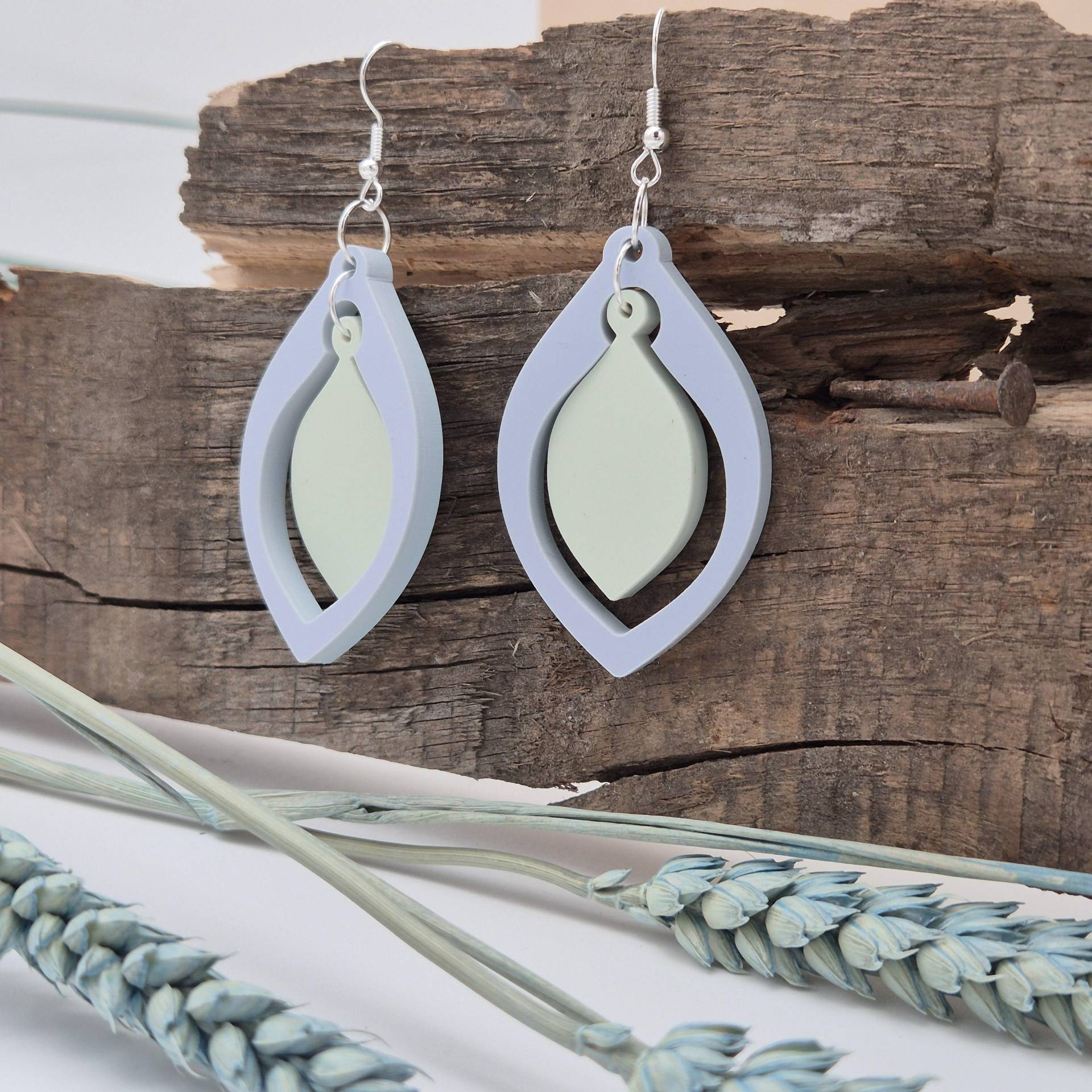 Ohrringe - Tropfen Babyblau Sanftgrün Leichtes Acryl von namensklang