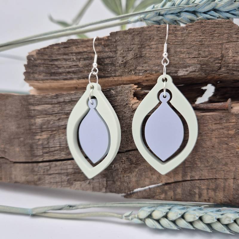 Ohrringe - Tropfen Sanftgrün Banyblau Leichtes Acryl von namensklang