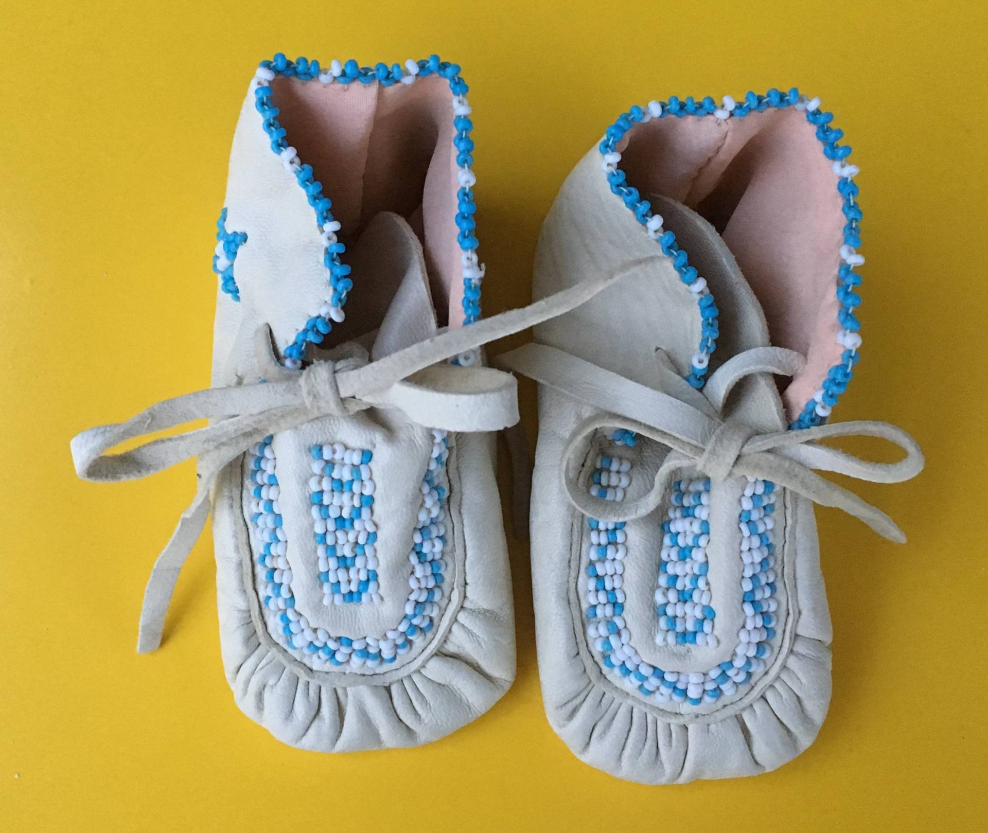Mokassins, Schöne Kid Leder Hand Perlen Baby Booties Mokassins, Schöne Kid Leder Hand Perlen Baby Booties von nanandpeg