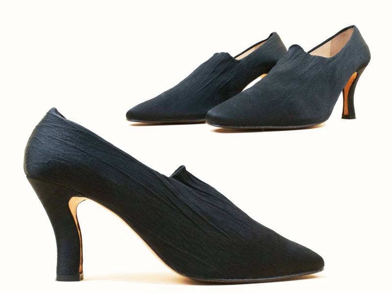 90Er Vtg Schwarzer Neopren-Spandex-Socken-stiefel Mit Skulpturalem Winkel Und Hohem Absatz in Der Mitte von nanometer