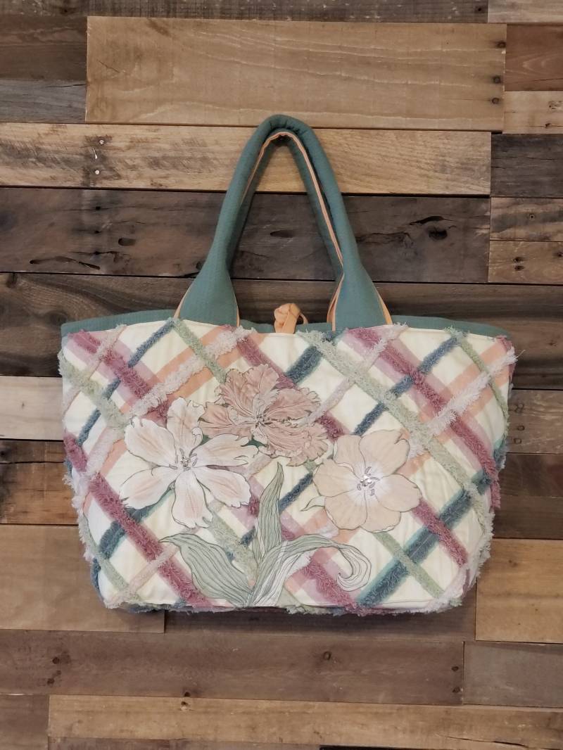 Große Tasche, Handtasche, Große Reisetasche, Texturierte Tasche Mit Vintage Blumenapplikation von nanotchka