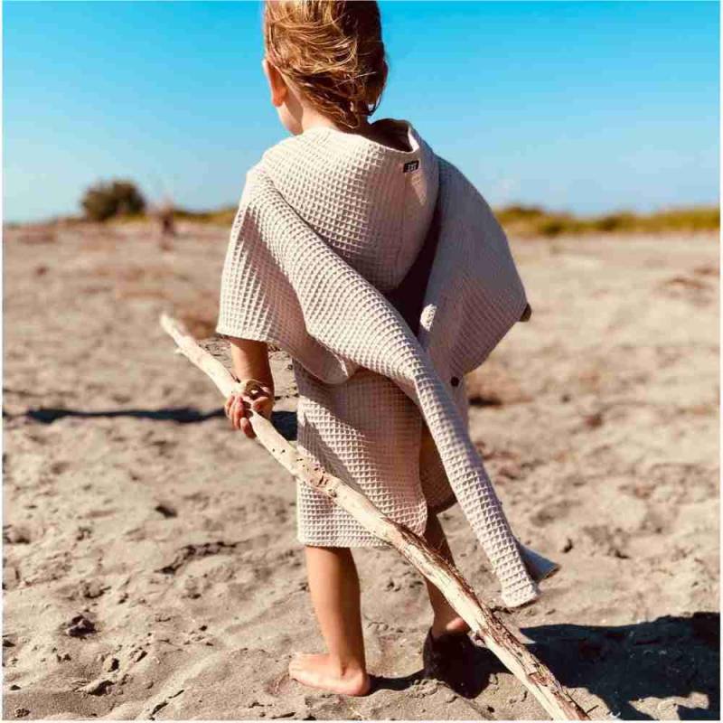 Badeponcho Waffelpiqué Taupe Schlamm Kapuzenhandtuch in Vielen Verschiedenen Farben Wabenstoff Personalisierbar Durch Bestickung von nardoniKIDS