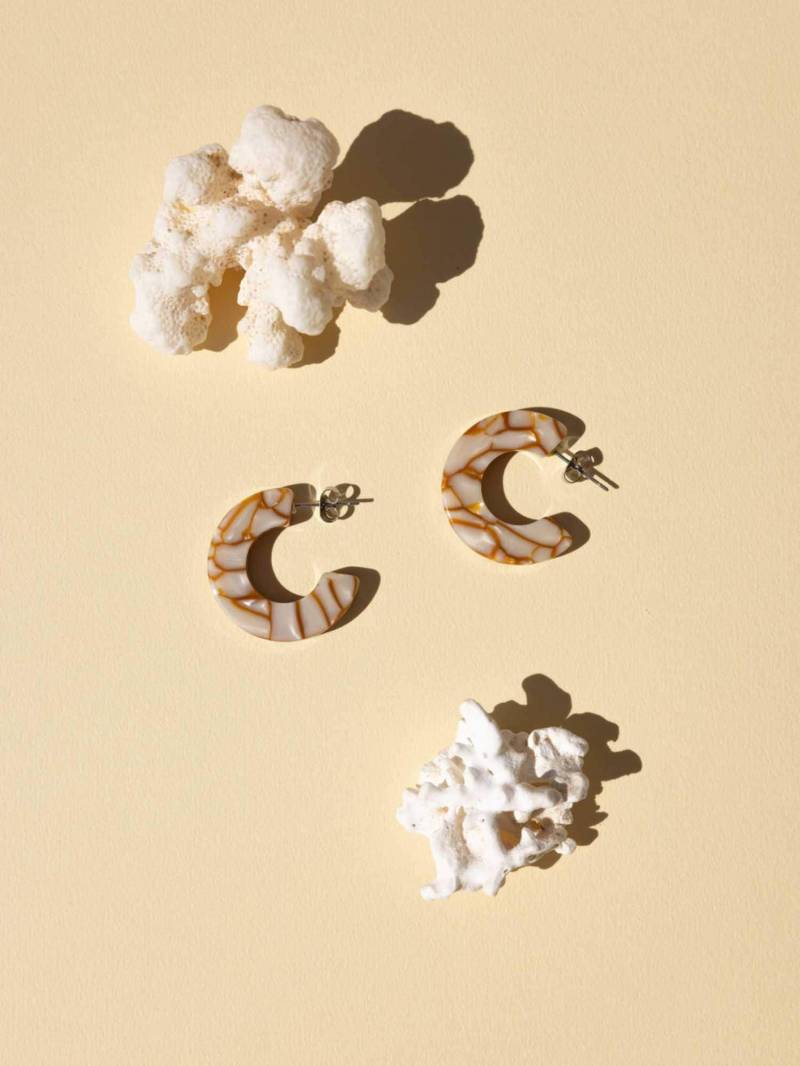 Ray Dandelion - Gelbe Und Weiße Mittelgroße Creolen Ray Dandelion - Gelbe Und Weiße Mittelgroße Creolen von natandnoor