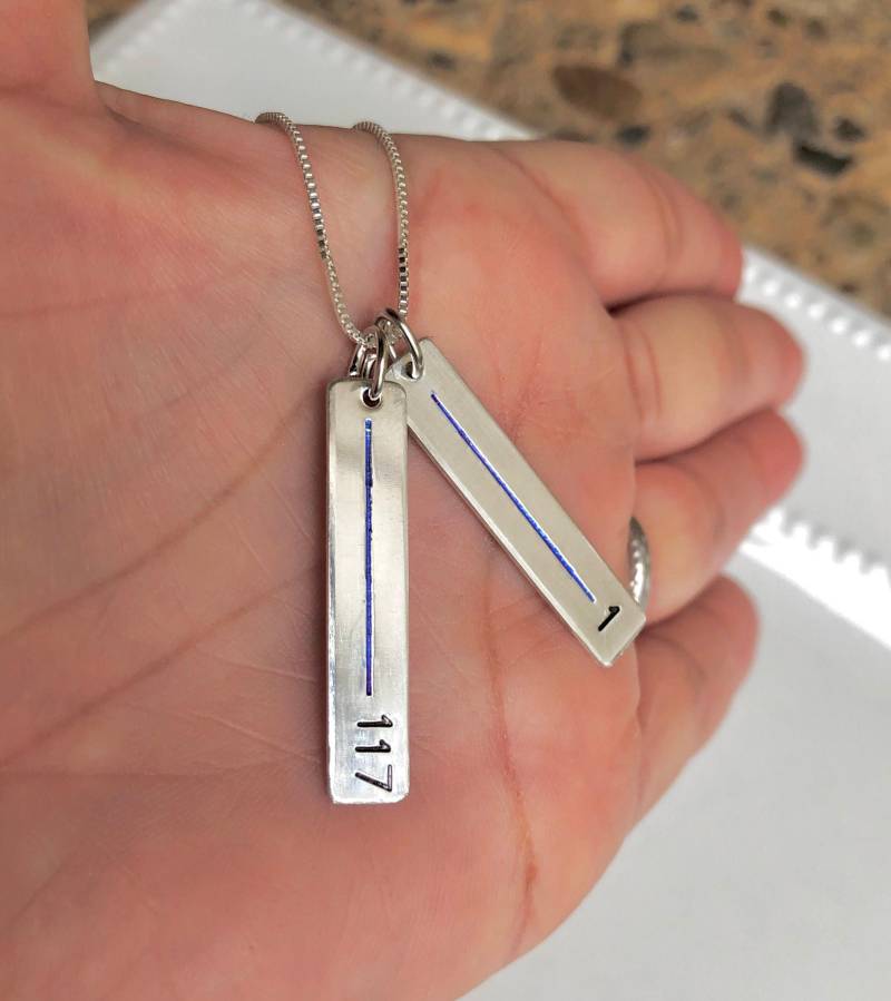 Blaue Linie Halskette, Polizei Frau, Blaue Linie, Bar Von Hand Gestempelt Natashaaloha von natashaaloha