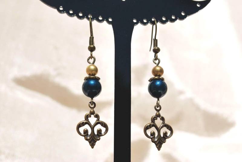 Ohrringe in Neon-Petrolblau Und Altgold von nathyreme