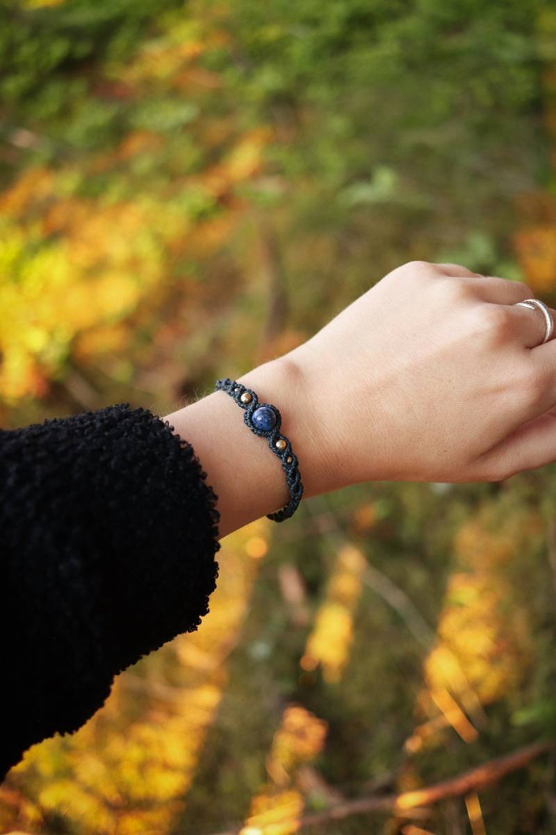 Lapislazuli Makramee Armband | Boho Elfen Schmuck Mit Edelstein von nattynaturalcreation