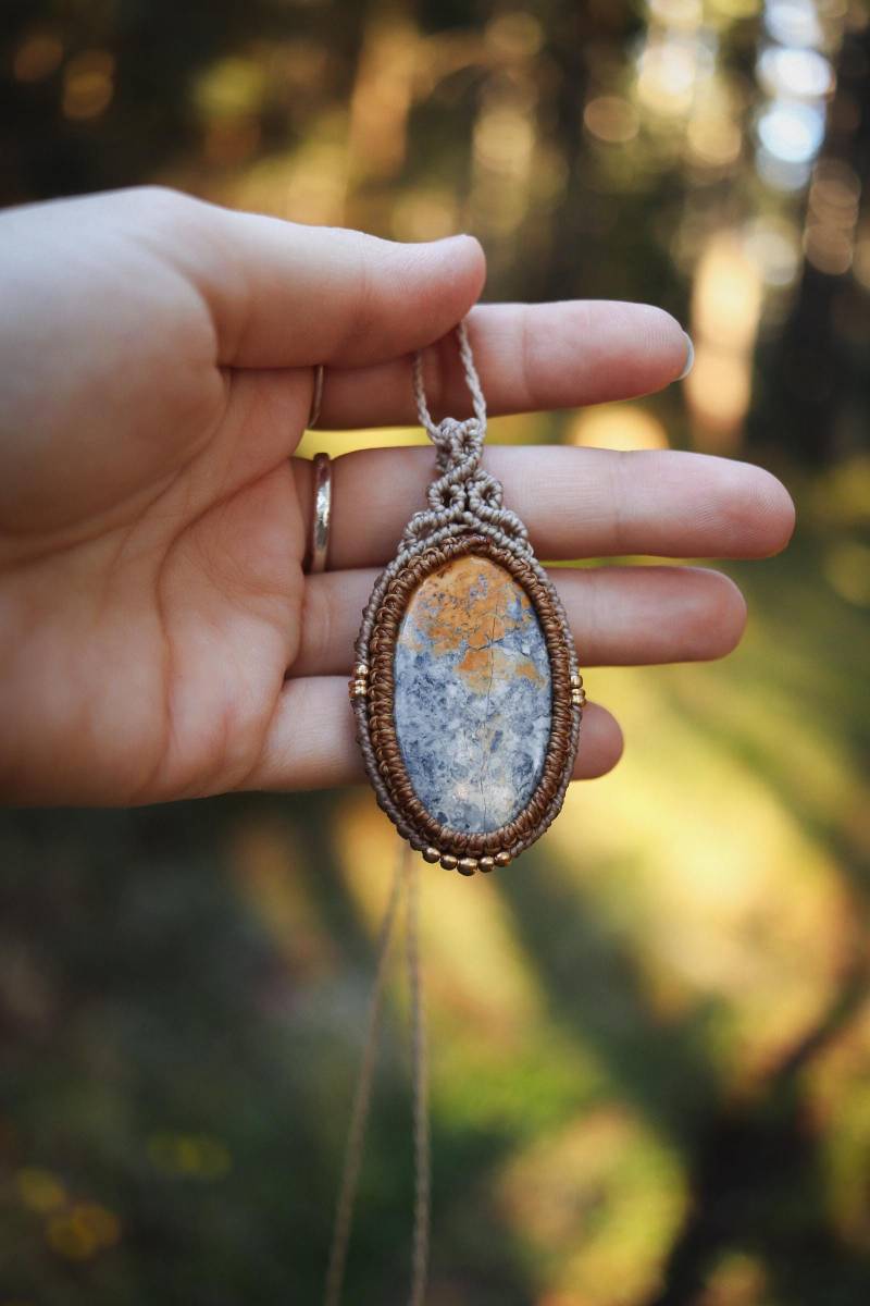 Maligano Jaspis Makramee Halskette | Geknüpfte Boho Kette Mit Eingefasstem Edelstein Maligano Jaspis Makramee Halskette | Geknüpfte Boho Kette Mit Eingefasstem Edelstein von nattynaturalcreation