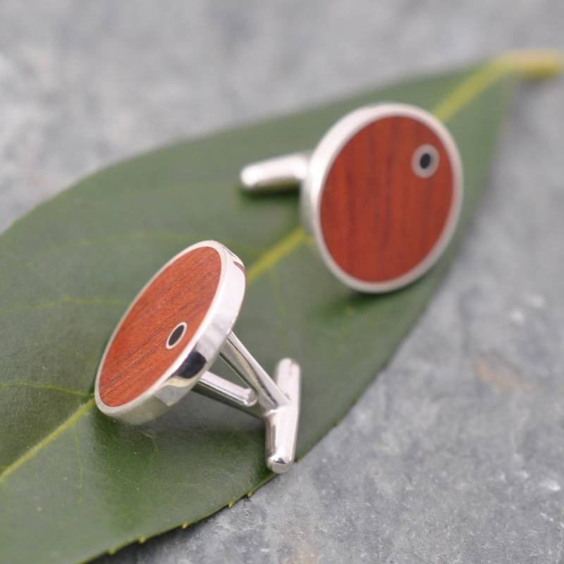 Punto - Manschettenknöpfe Aus Rosenholz Mit Coyol Inlay von naturalezanica