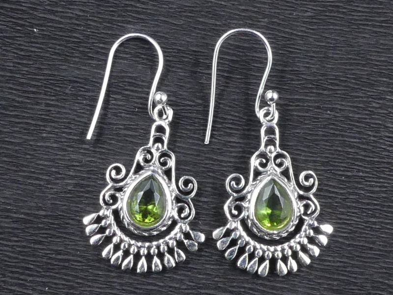 Eindrucksvolle Peridot 925 Silber Hängeohrringe von naturalmysticsu