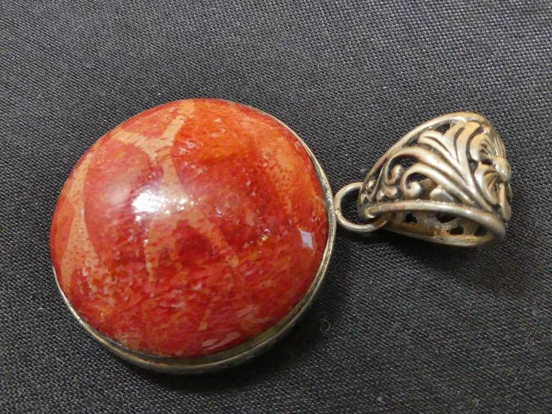 Feiner Korallen Kettenanhänger Mit Ziselierter 925 Silberöse von naturalmysticsu
