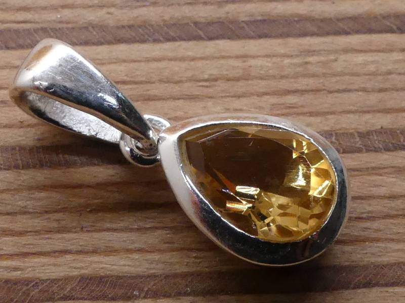 Gelb-Golden Funkelnder Citrin Facettiert 925 Silber Kettenanhänger Gelb-Golden Funkelnder Citrin Facettiert 925 Silber Kettenanhänger von naturalmysticsu