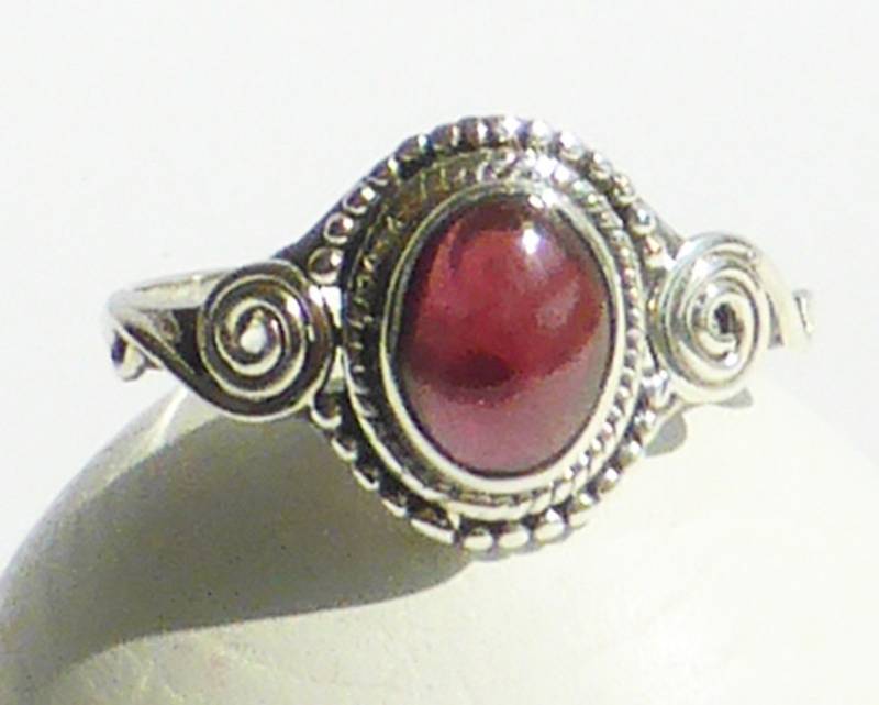 Granat Ring Aus Silber Mit Ovalem Gr. 57 von naturalmysticsu