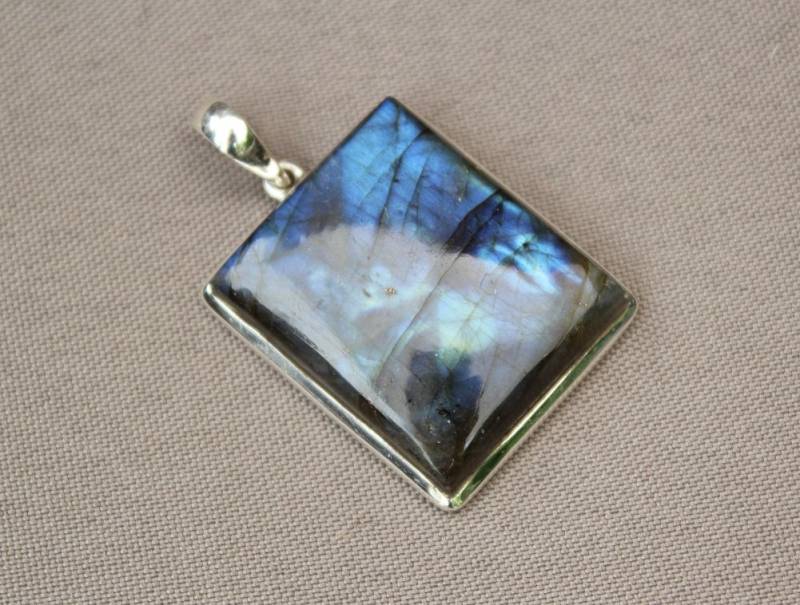 Wow Highlight großer Eckiger Anhänger Aus Wunderbar Schimmerndem Labradorit in 925Er Silber Gefasst Wow Highlight großer Eckiger Anhänger Aus Wunderbar Schimmerndem Labradorit in 925Er Silber Gefasst von naturalmysticsu