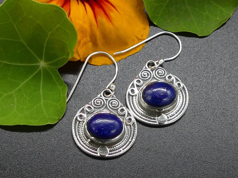 Lapis Lazuli 925 Silber Hängeohrringe in Ornamental Gearbeiteter Silbereinfassung von naturalmysticsu