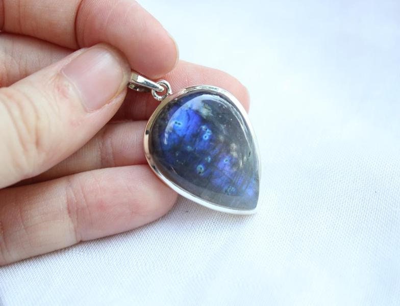Nr.23 Leuchtend Blauer Anhänger Aus Labradorit von naturalmysticsu