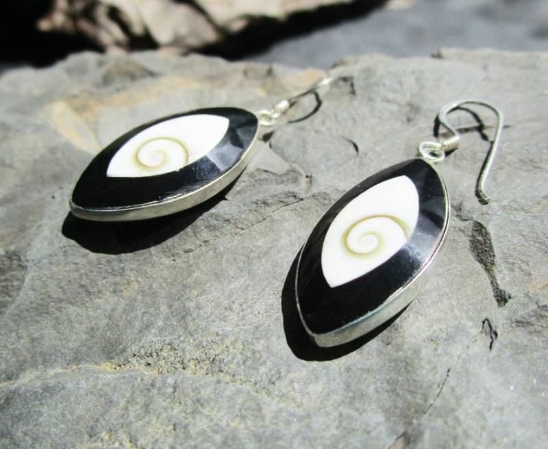 Schöne Ohrhänger Aus Silber Mit Onyx Und Shiva-Eye von naturalmysticsu