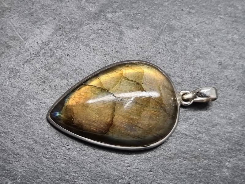 Tropfenförmiger Anhänger, Silber Mit Labradorit von naturalmysticsu
