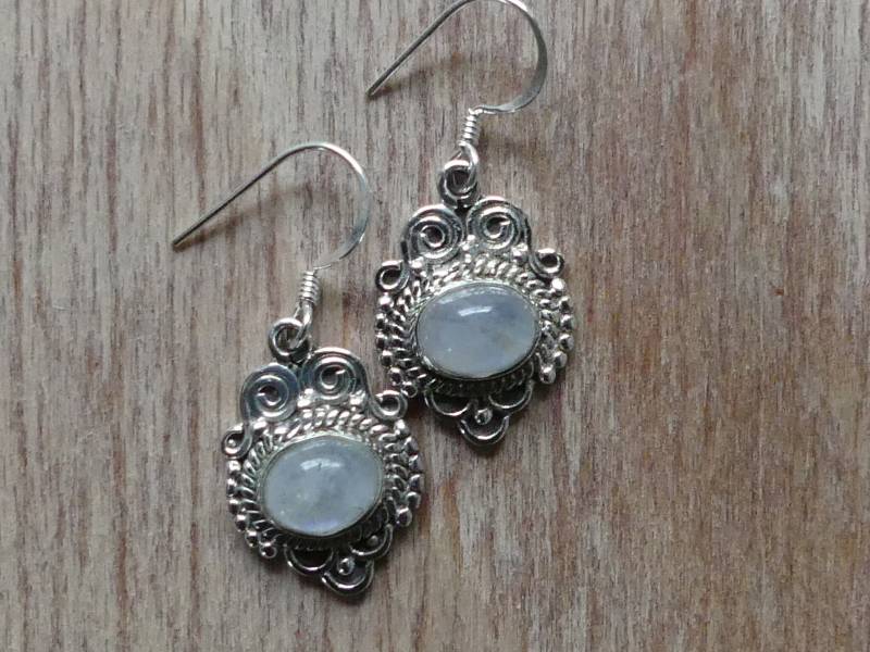 Wunderschöne 925 Silber Mondstein Hängeohrringe Wunderschöne 925 Silber Mondstein Hängeohrringe von naturalmysticsu