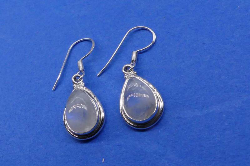 Zartblau Schimmernde Mondstein 925 Silber Hängeohrringe von naturalmysticsu
