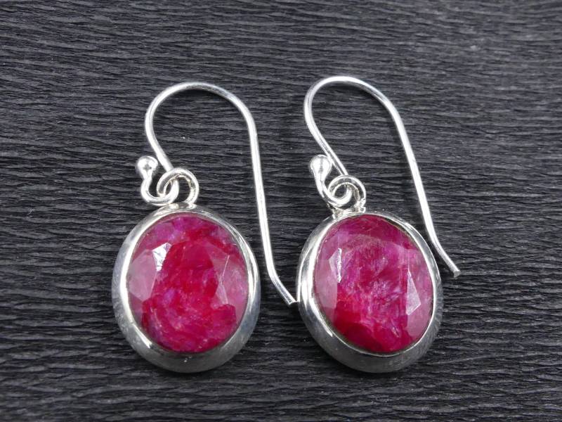 Zauberhafte Facettierte Rubin 925 Silber Hängeohrringe von naturalmysticsu