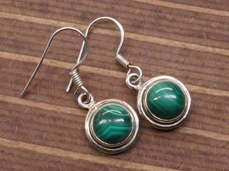 Zierliche Malachit 925 Silber Hängeohrringe Zierliche Malachit 925 Silber Hängeohrringe von naturalmysticsu
