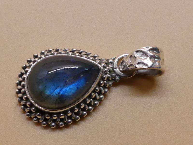 Zierlicher Labradorit Kettenanhänger in 925 Silbereinfassung von naturalmysticsu