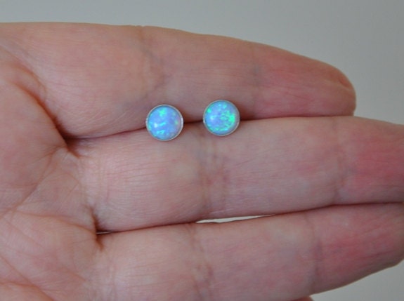 6mm Opal Ohrringe Sterling Silber, Ohrstecker, Blaue Ohrringe, Schmuck, Minimalist Mädchen Geschenk Für Tochter von naturalstonesjewels