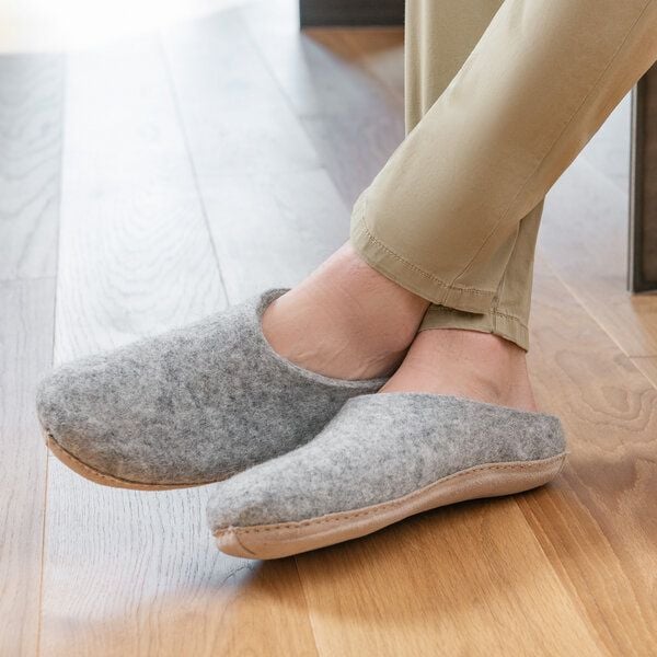 naturling Filz Herren Hausschuhe mit weicher Ledersohle naturling Filz Herren Hausschuhe mit weicher Ledersohle von naturling