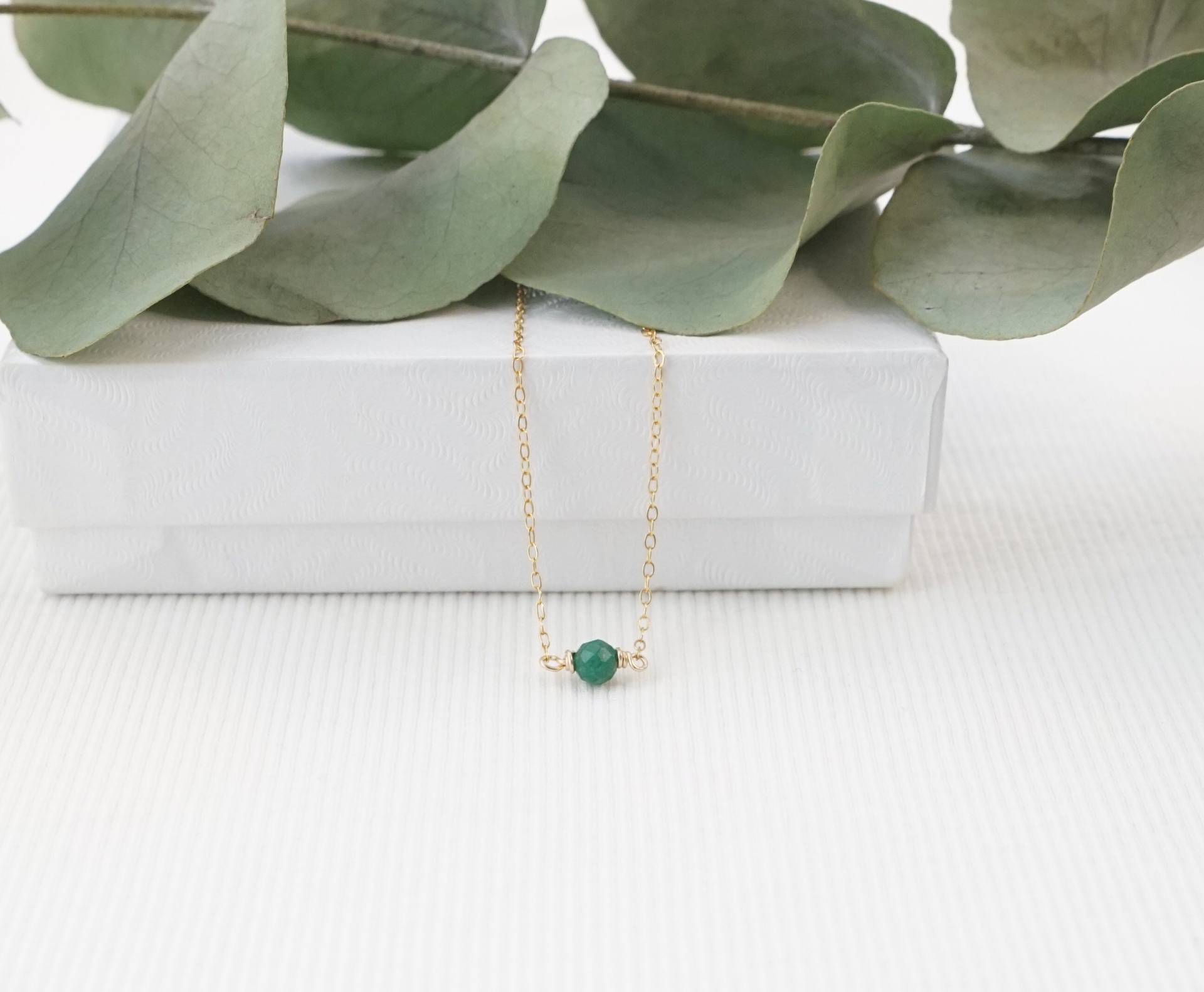 Smaragd-Halsband, 14-Karätige Gold-Filled-Smaragd-Halskette, Geschenk Für Sie, Zierliche Edelstein-Layering-Halskette, Mai-Geburtsstein von naujewelry