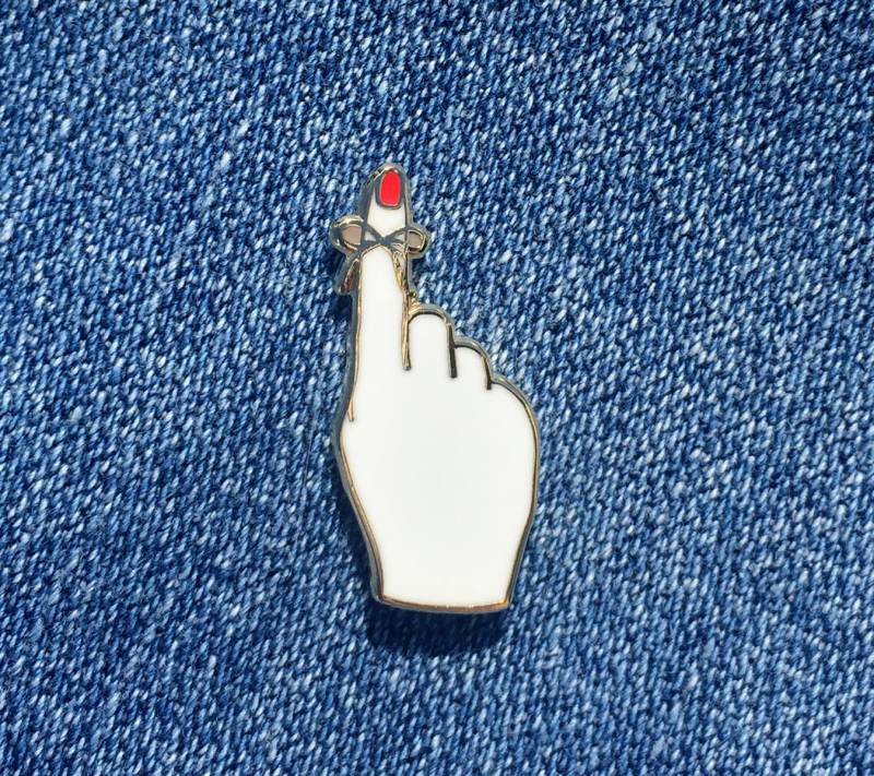 Don't Forget - Hard Enamel Pin Sku Pin-729 | Schnur Um Den Finger Gebunden Don't Forget - Hard Enamel Pin Sku Pin-729 | Schnur Um Den Finger Gebunden von nearmoderndisaster