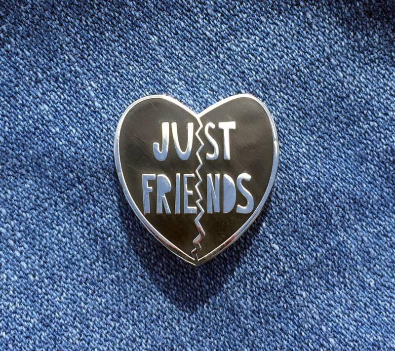 Sale - Just Friends 1" Hartemaille Pin Sku Pin-701 von nearmoderndisaster