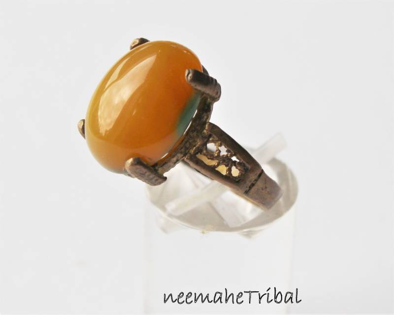 Alter Ring Mit Halbrundem Ovalen Gelben Achat, 18, 5 Mm Innendurchmesser von neemaheTribal