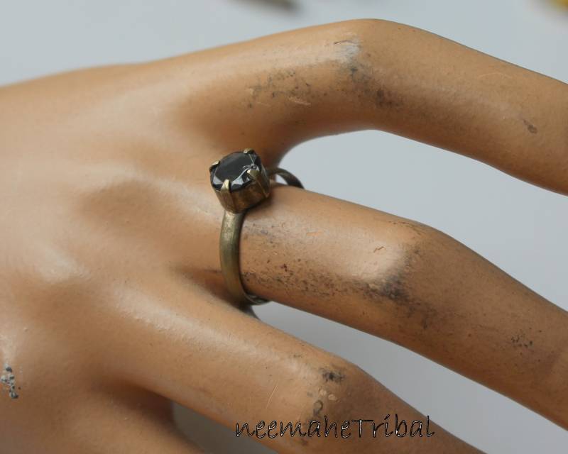 Filigraner Ring Mit Schwarzem Hämatit, 18 Mm Innendurchmesser von neemaheTribal