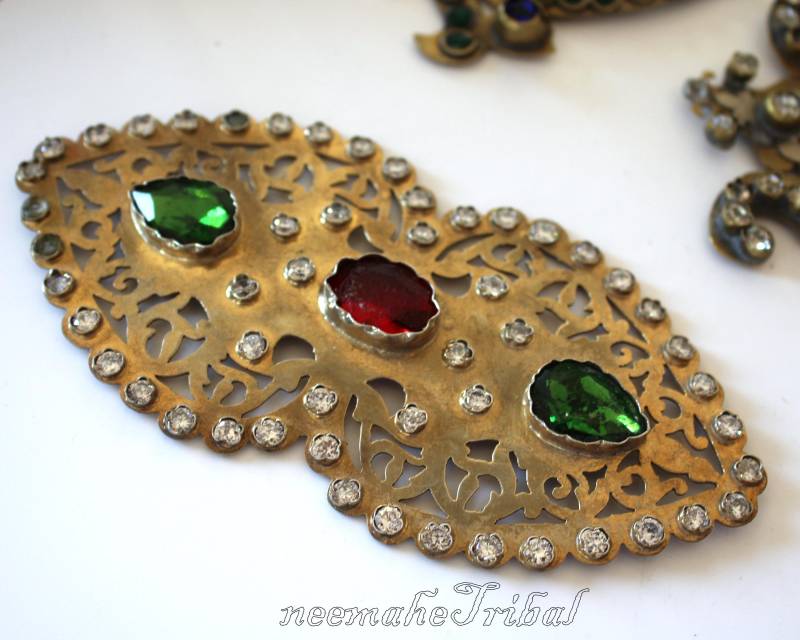Goldfarbener Metall Aufnäher Mit Straßsteinen, 13 X 6 cm, Ornament; 9225.17 Goldfarbener Metall Aufnäher Mit Straßsteinen, 13 X 6 cm, Ornament; 9225.17 von neemaheTribal