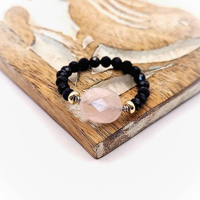 Rosenquarz Ring "Thandiwe' Mit Schwarzen Spinell - Liebe, Kraft & Ausgeglichenheit von nelglow