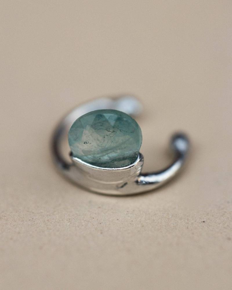 Lea Aquamarin Earcuff | Ohrring Ohne Ohrlöcher Tragbar, Handgemacht in 925 Silber Und 18K Gold Vermeil von nellaundsina