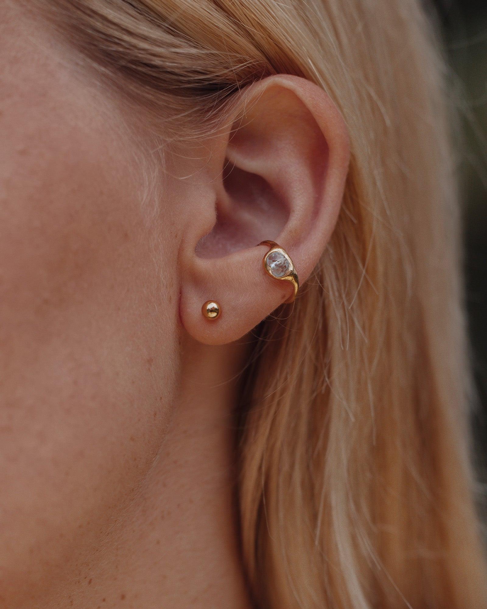 Mila Aquamarin Earcuff | Ohrring Ohne Ohrlöcher Tragbar, Handgemacht in 925 Silber Und 18K Gold Vermeil von nellaundsina