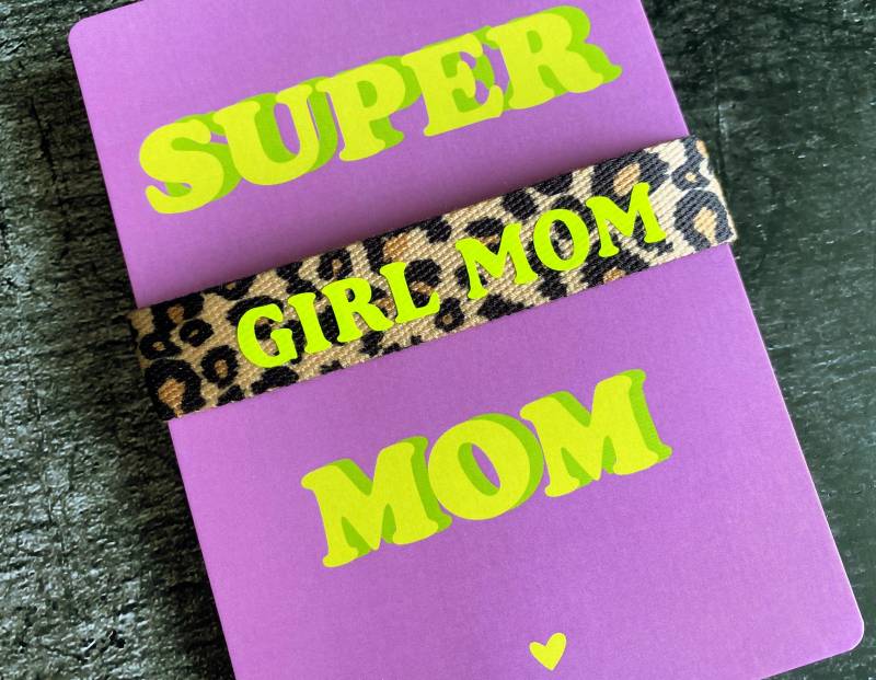 Personalisiertes Statement Armband Boy Or Girl Mom Bride Ibiza Leo Animalprint/Babyshower Neon Freundschaftsarmband Muttertag Bff von nelous