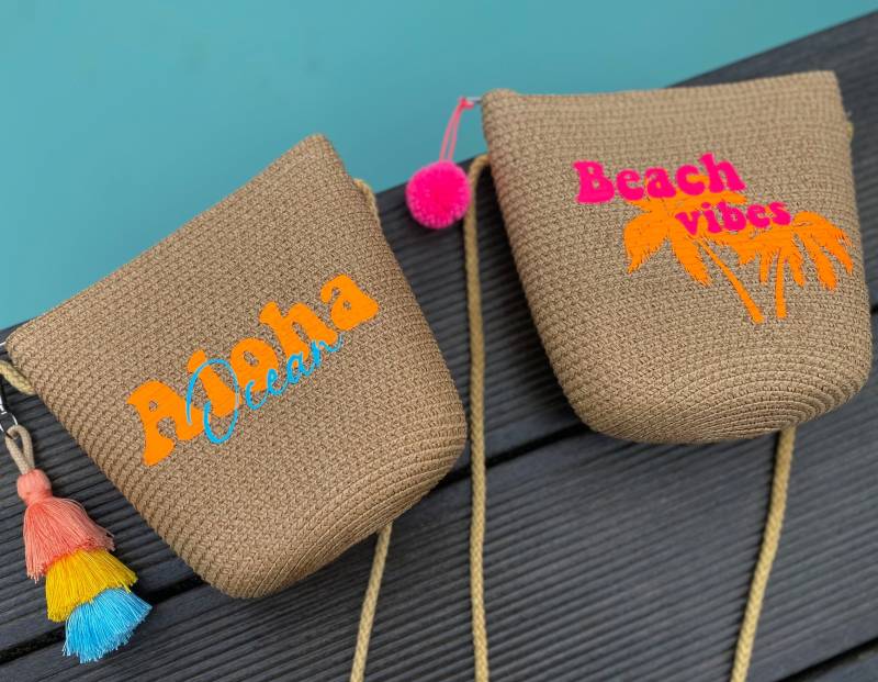 Umhängetasche Mit Bommel Aloha & Wunschtext/Quaste Strohtäschchen Neon Beachbag Strandtasche Beach Vibes Crossbody Palmen von nelous