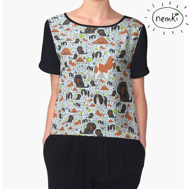 Cavalier King Charles Spaniel Gemusterte Chiffon Top, Schwarz Oder Weiß, Locker Und Legere Passform von nemki