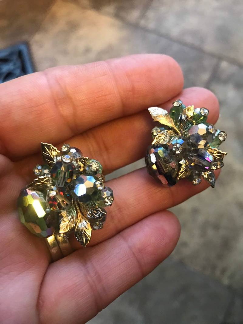 Designer Signiert Vendome Faucted Strass Lila Grün Blau Gokd Blätter Ohrringe Designer Signiert Vendome Faucted Strass Lila Grün Blau Gokd Blätter Ohrringe von neonurse2