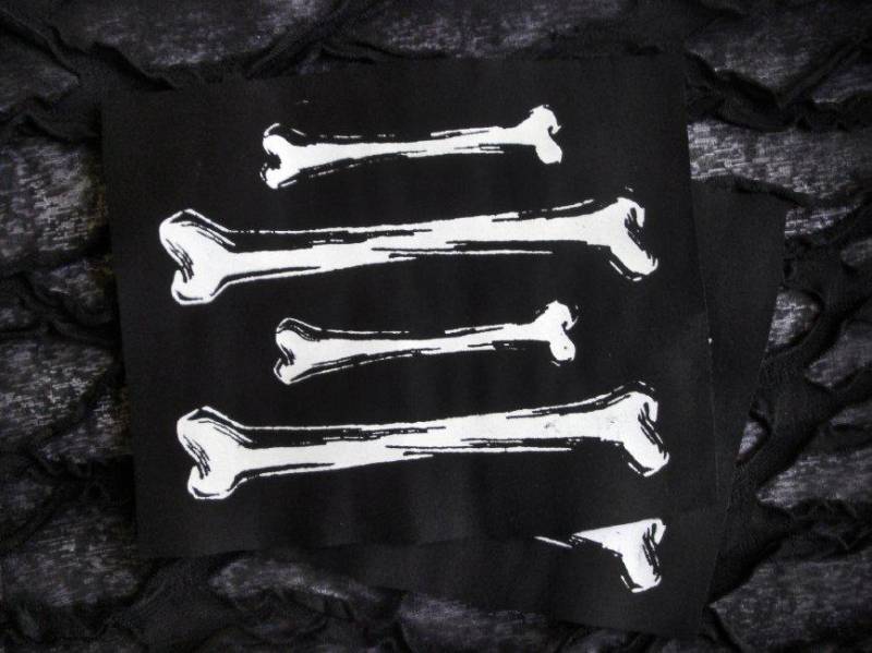 4 Knochen Goth Punk Handmade Sew-On Fabric Patches Set von neoshiki