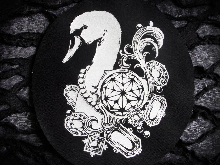 Runder Schwan Mit Diamanten Und Perlen Pastel Goth Handmade Sew-On Fabric Back Patches von neoshiki