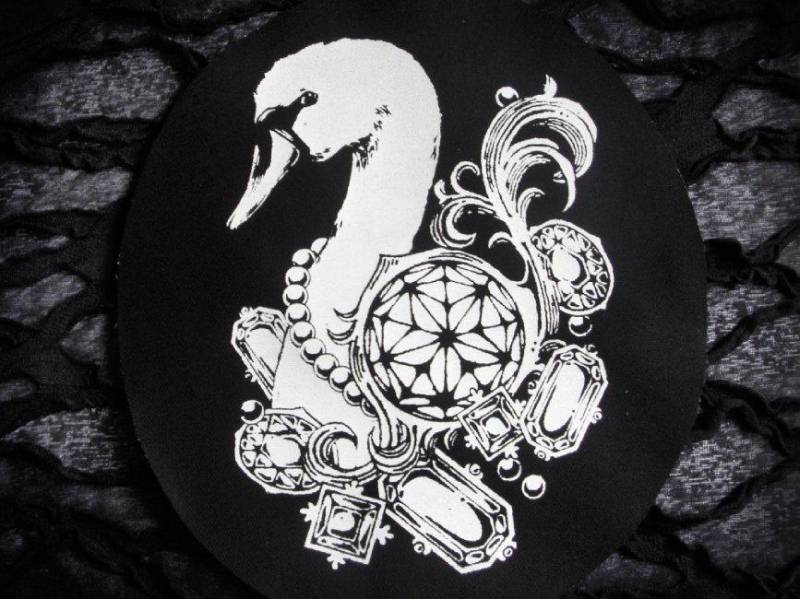 Runder Schwan Mit Diamanten Und Perlen Pastel Goth Handmade Sew-On Fabric Back Patches von neoshiki