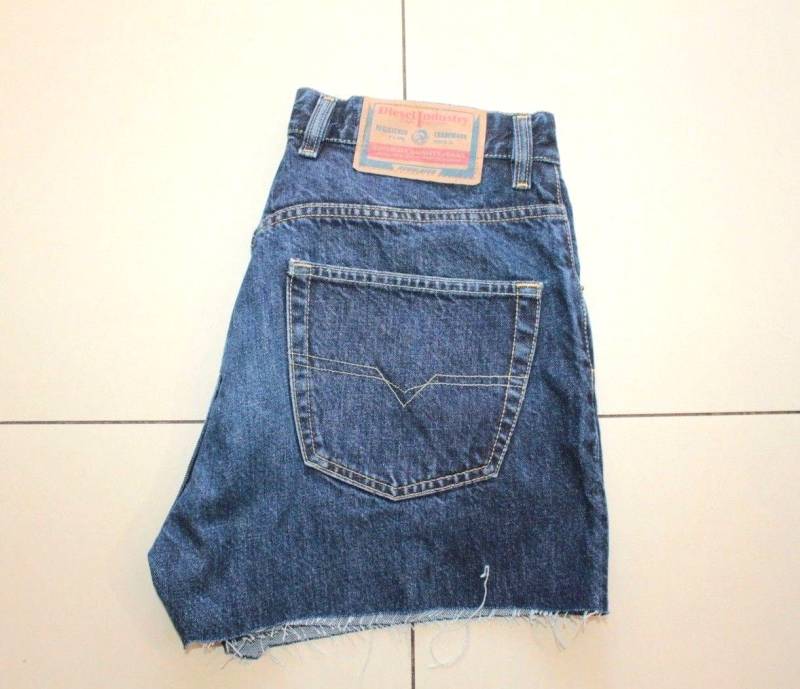 Vintage Blue Denim Diesel Industry Knopf High Waist Cowboy Shorts Größe 33 L 3 von neringasvintageshop