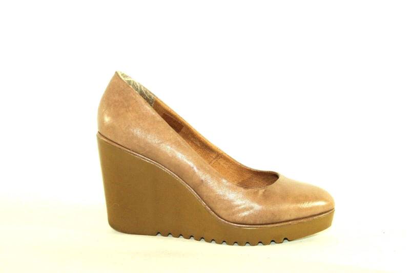 Vintage Braun Leder Hot Ice Slip On Pumps Spitz Keilabsatz Schuhe Größe 4/37 von neringasvintageshop